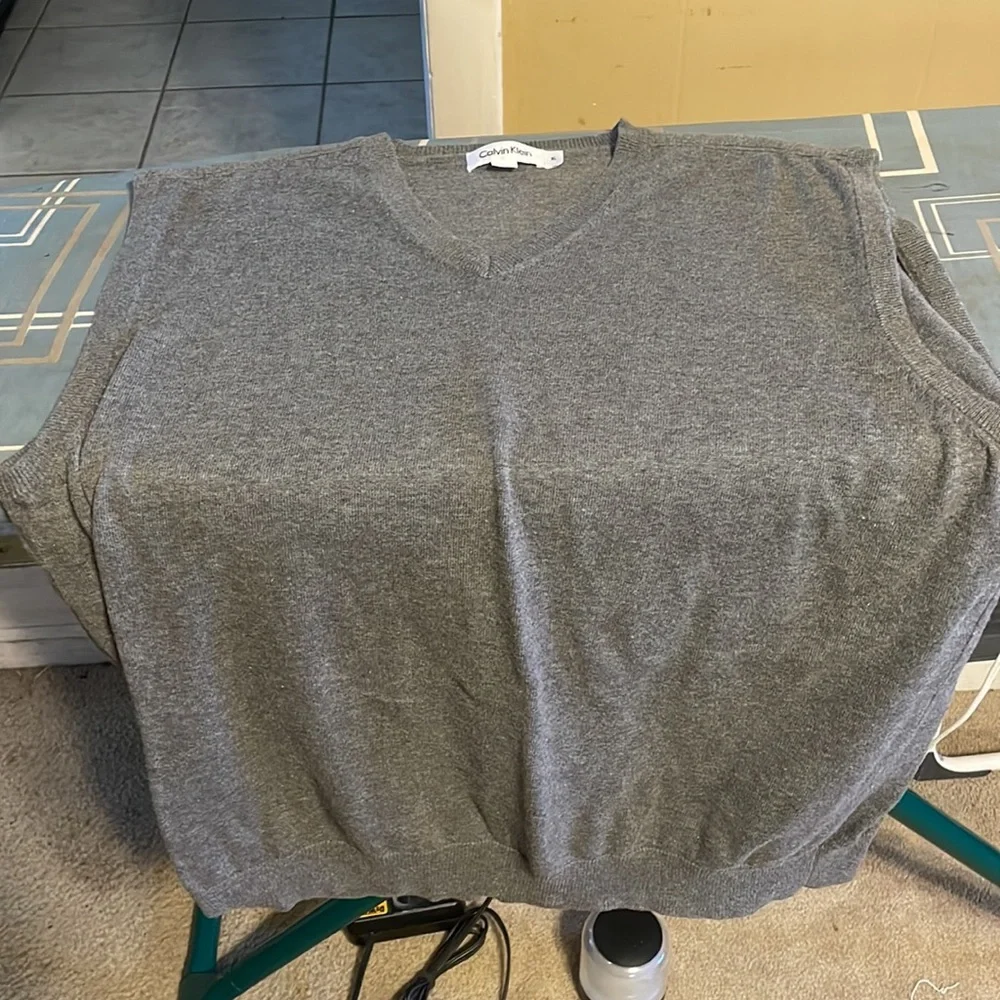 Calvin Klein sweater vest - Picture 2 of 2